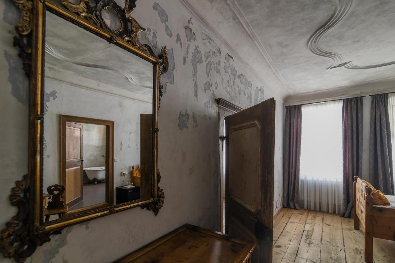 Family Room,1004918077:JPEG